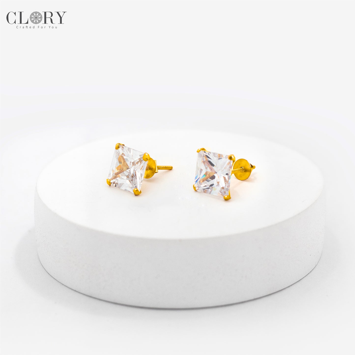 White diamond Gold stud earring