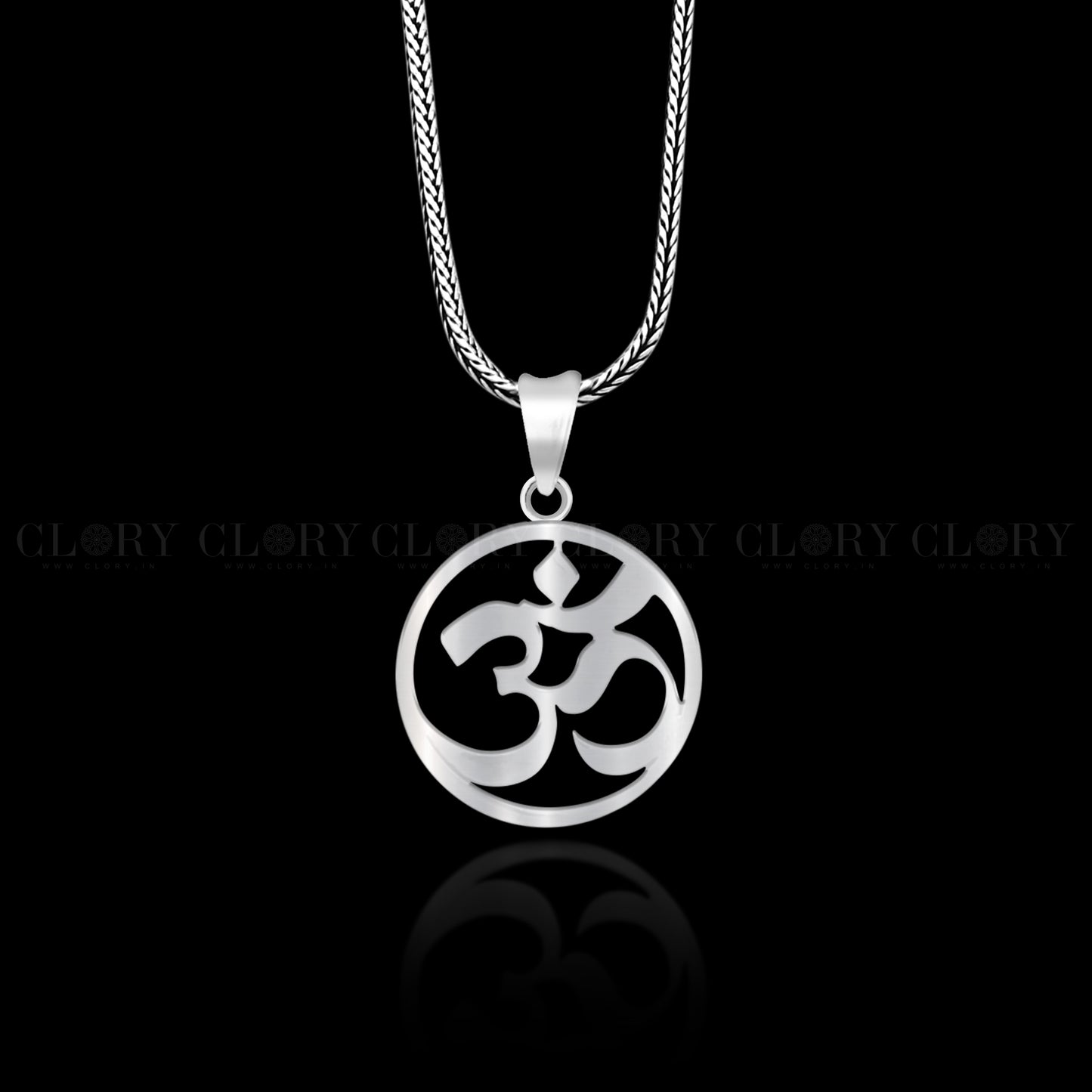 Hindu mantra 'Aum' OM pendant