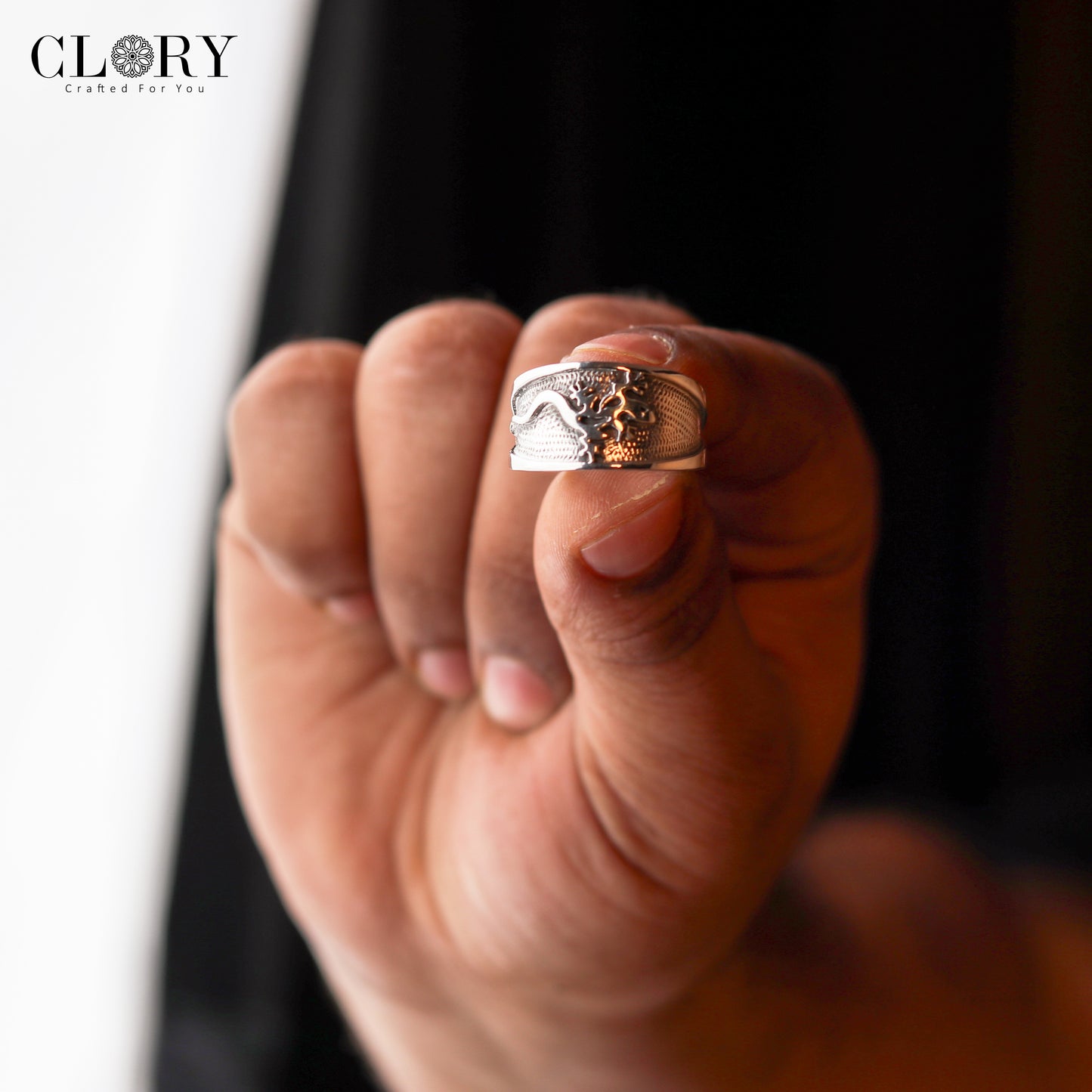 Lizard design men's ring