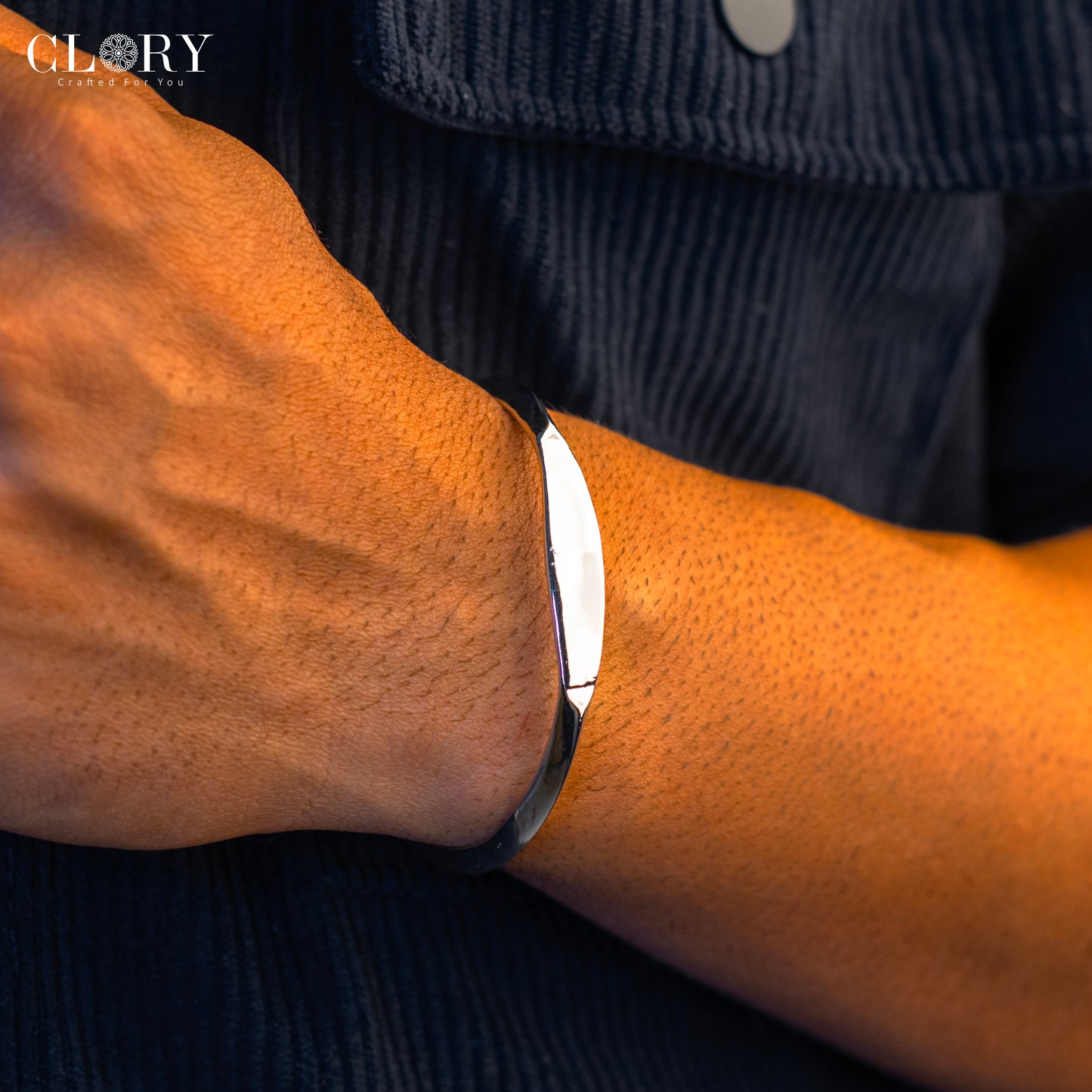 Silver plain shiny cuff kada / bracelet