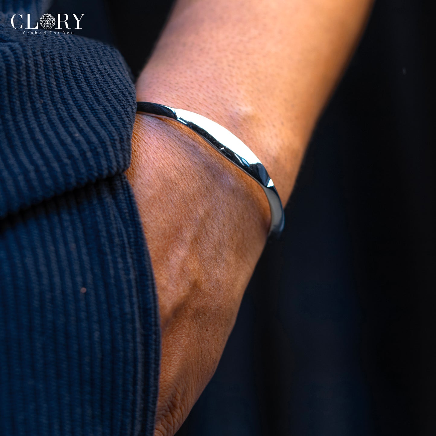 Silver plain shiny cuff kada / bracelet