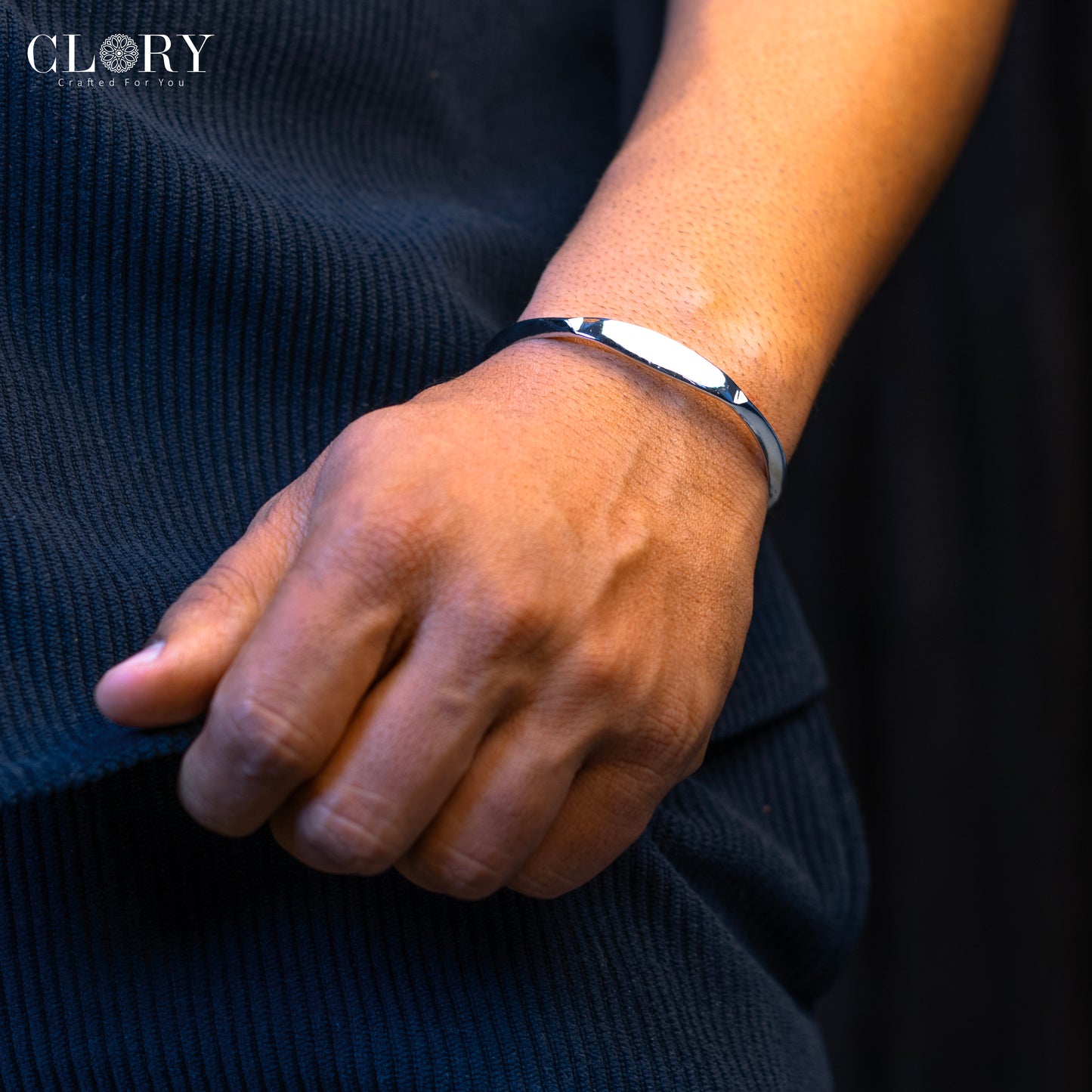 Silver plain shiny cuff kada / bracelet