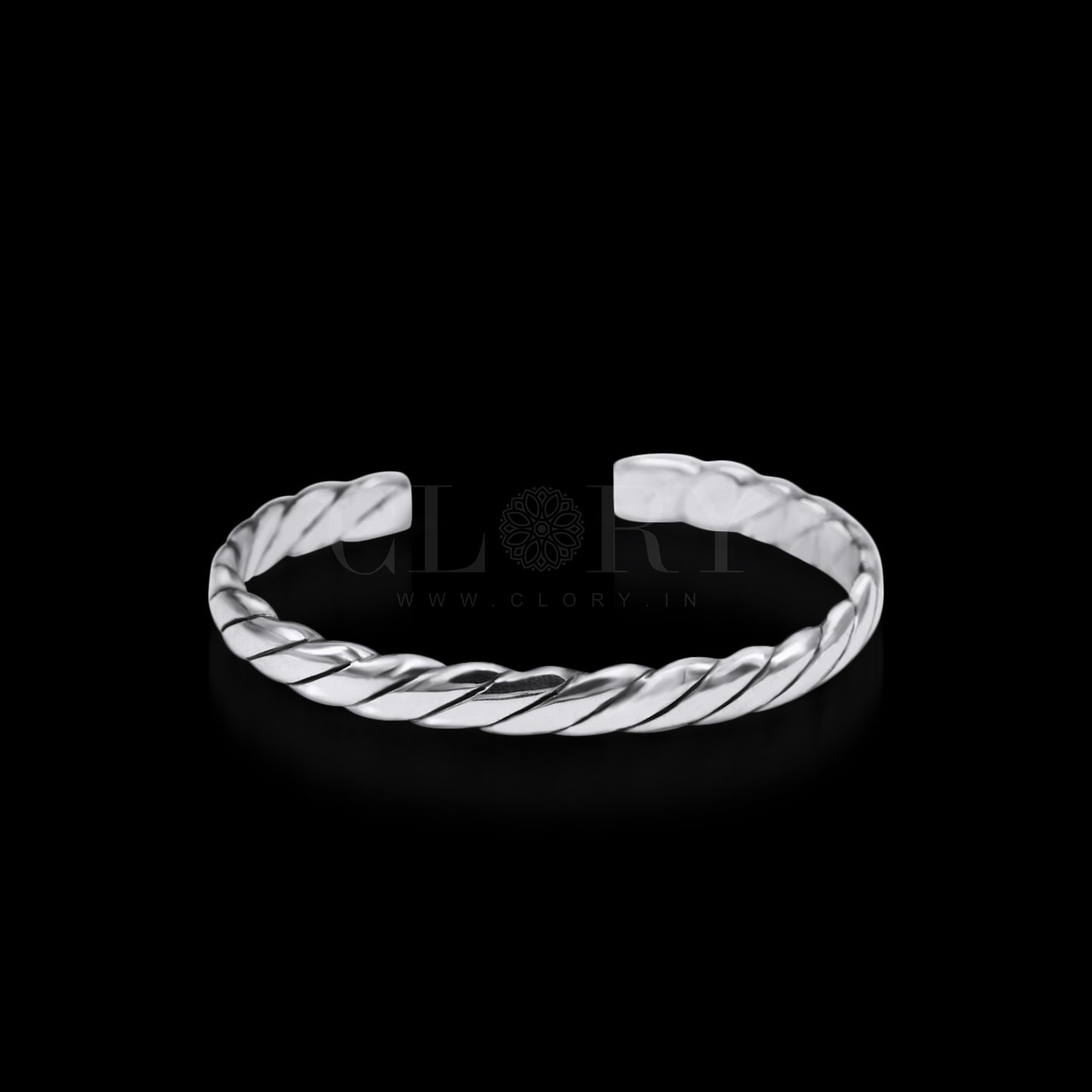 Twisting design cuff kada