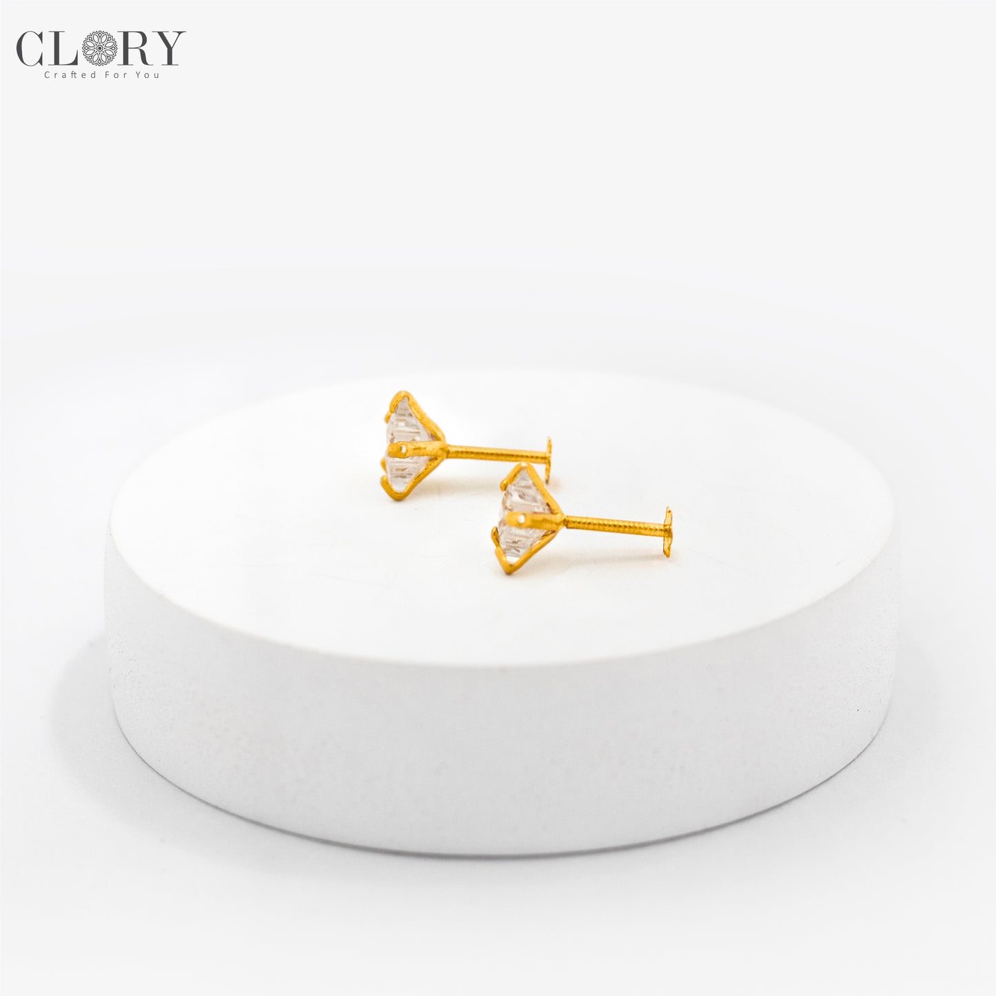 White diamond Gold stud earring