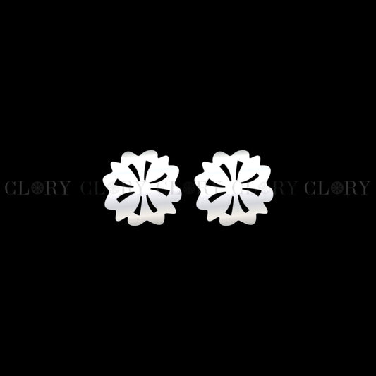 Flower design stud earring
