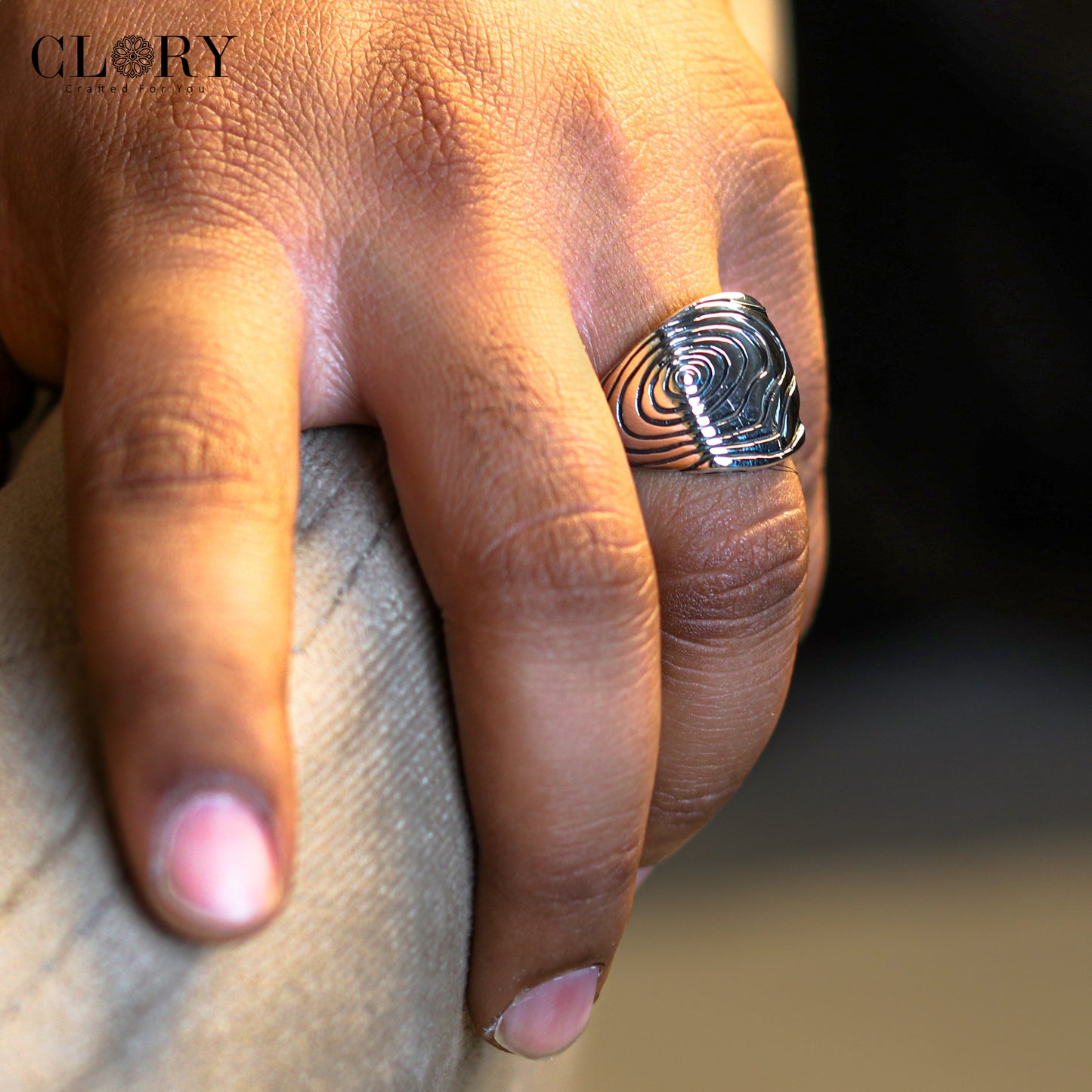 Spiral wave design men's ring