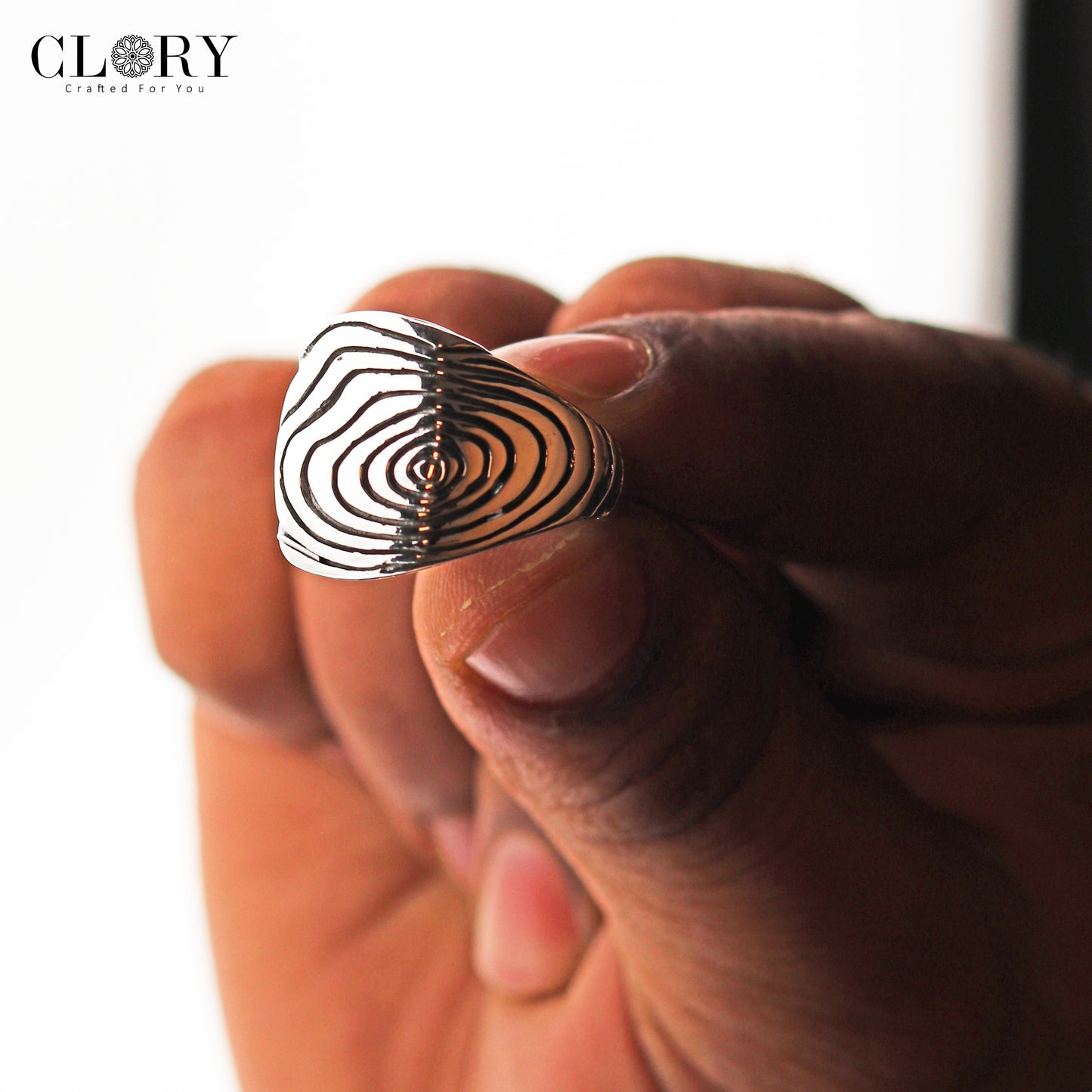 Spiral wave design men's ring