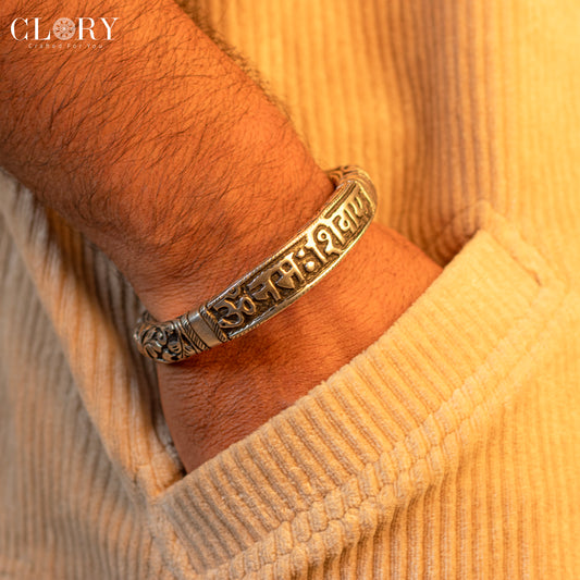 Om namah shivay cuff kada