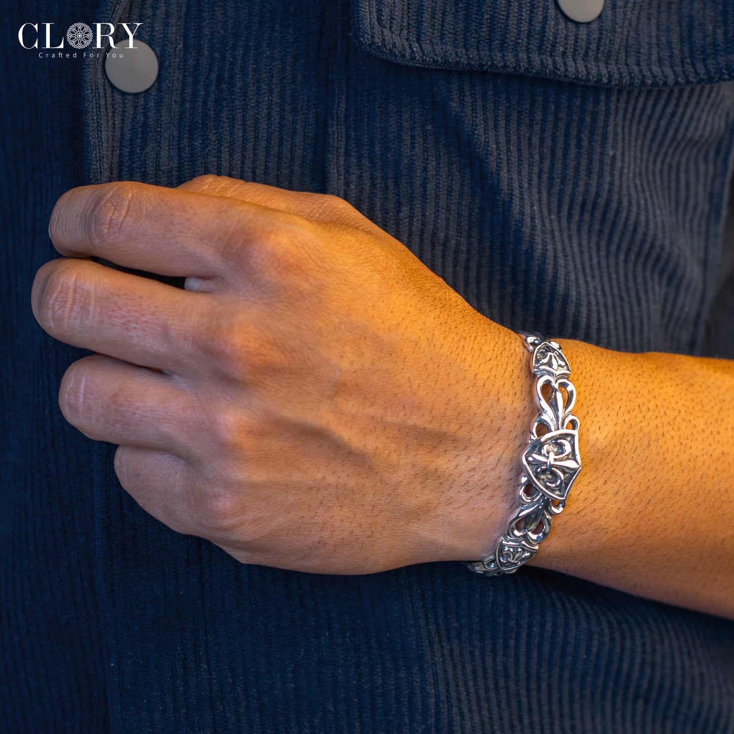 Fleur-de-lis cuff kada
