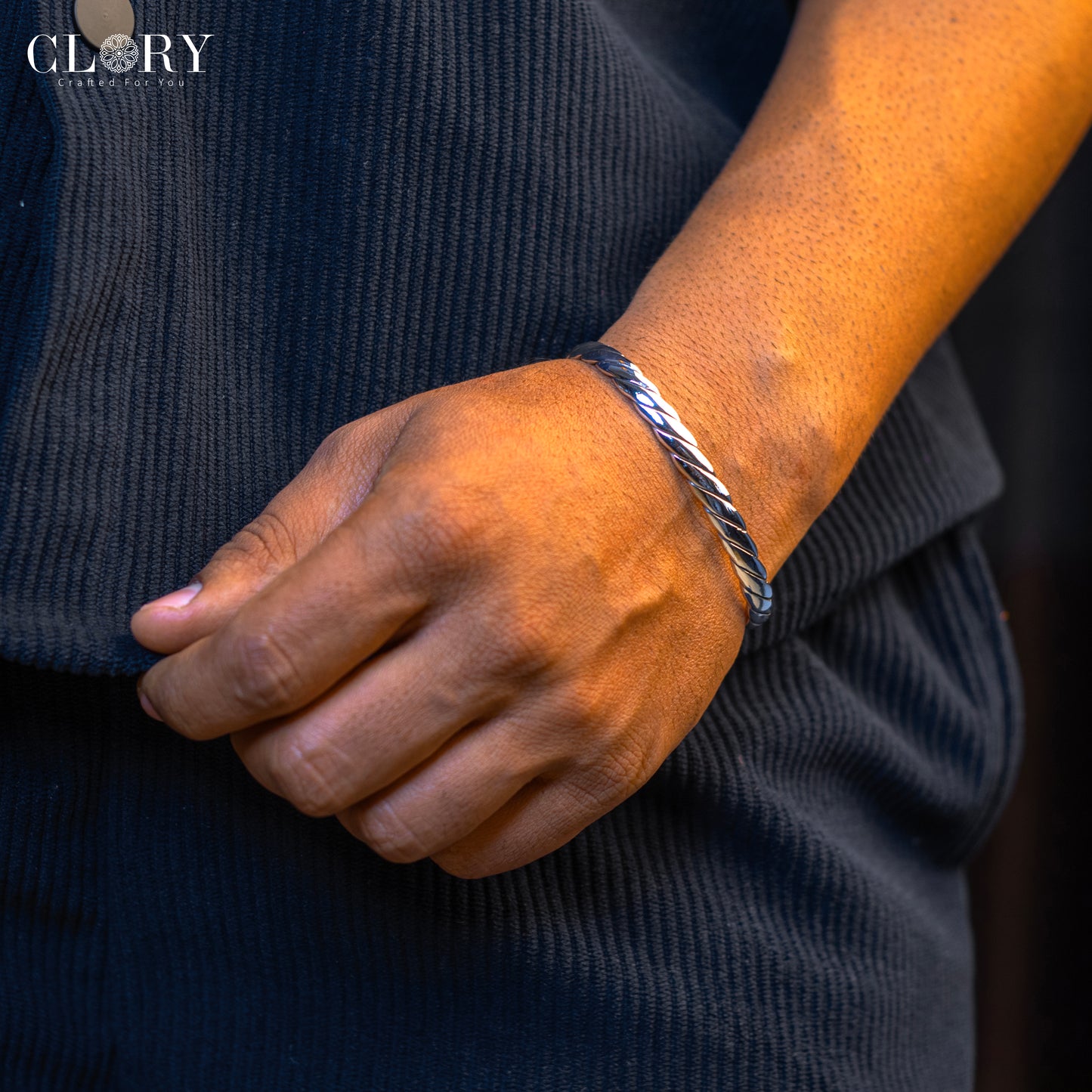 Trendy spiral design fashion cuff bracelet