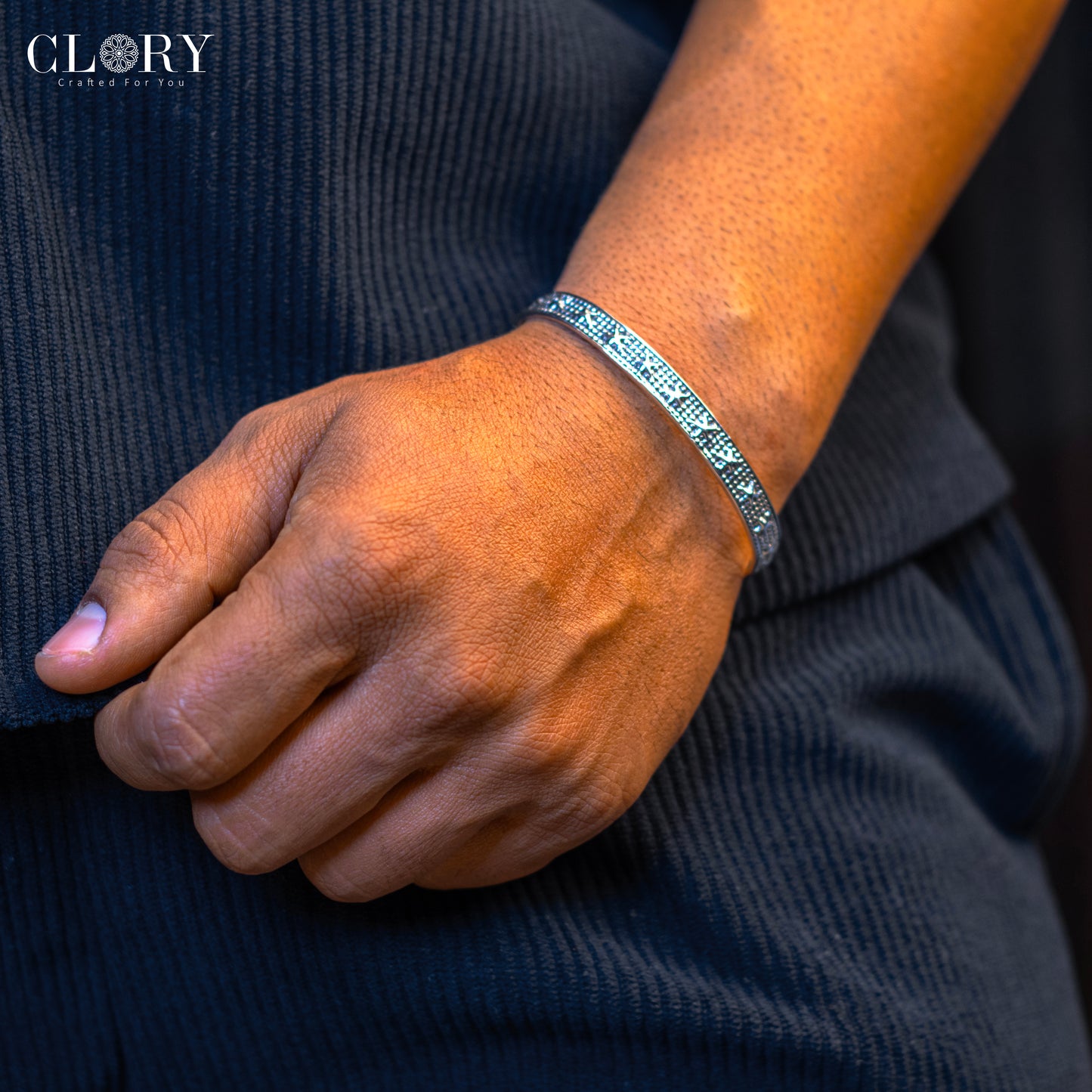 Stylish open face cuff kada