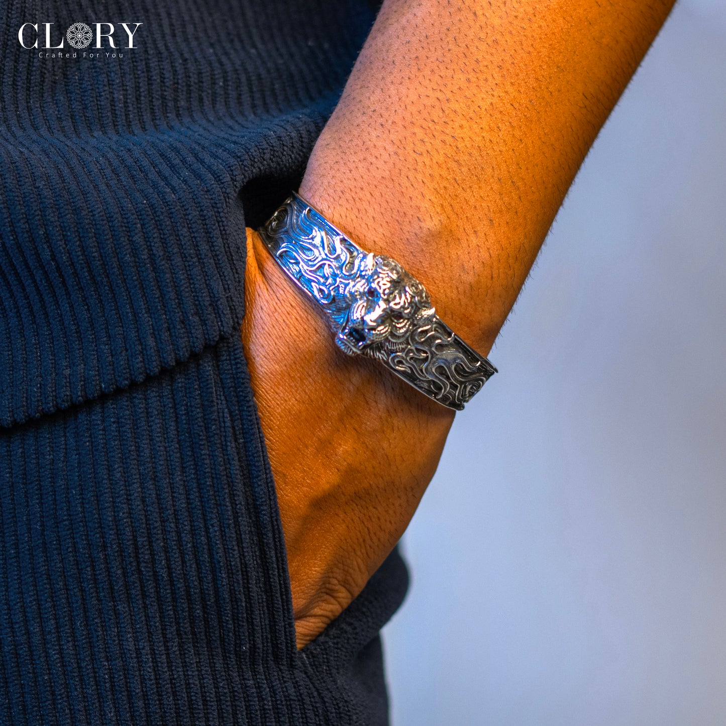 Lion design adjustable cuff kada
