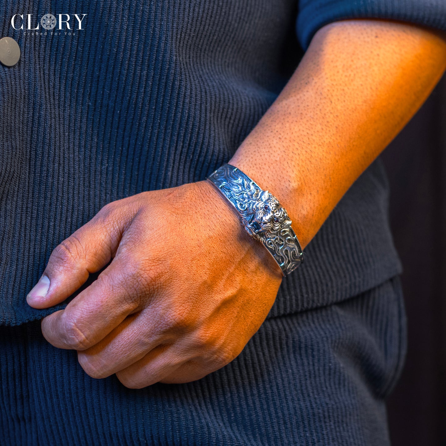 Lion design adjustable cuff kada