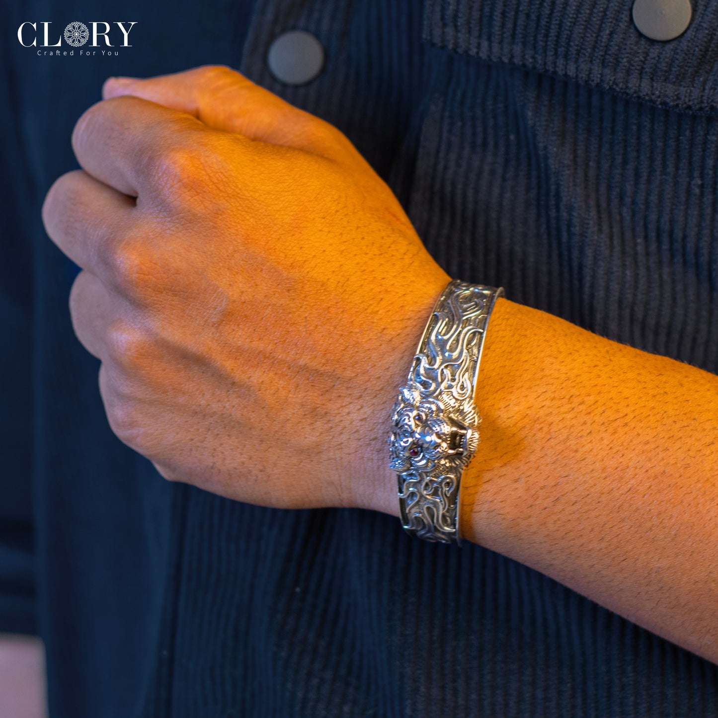 Lion design adjustable cuff kada