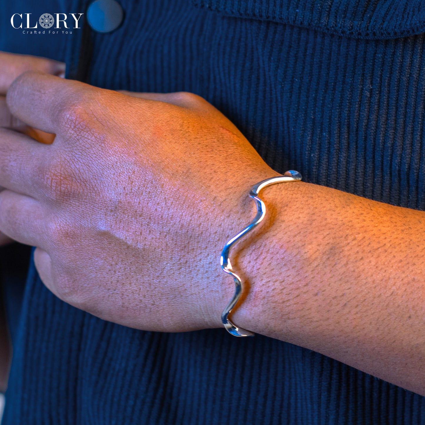 Open face adjustable cuff bracelet
