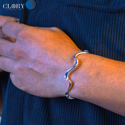 Open face adjustable cuff bracelet