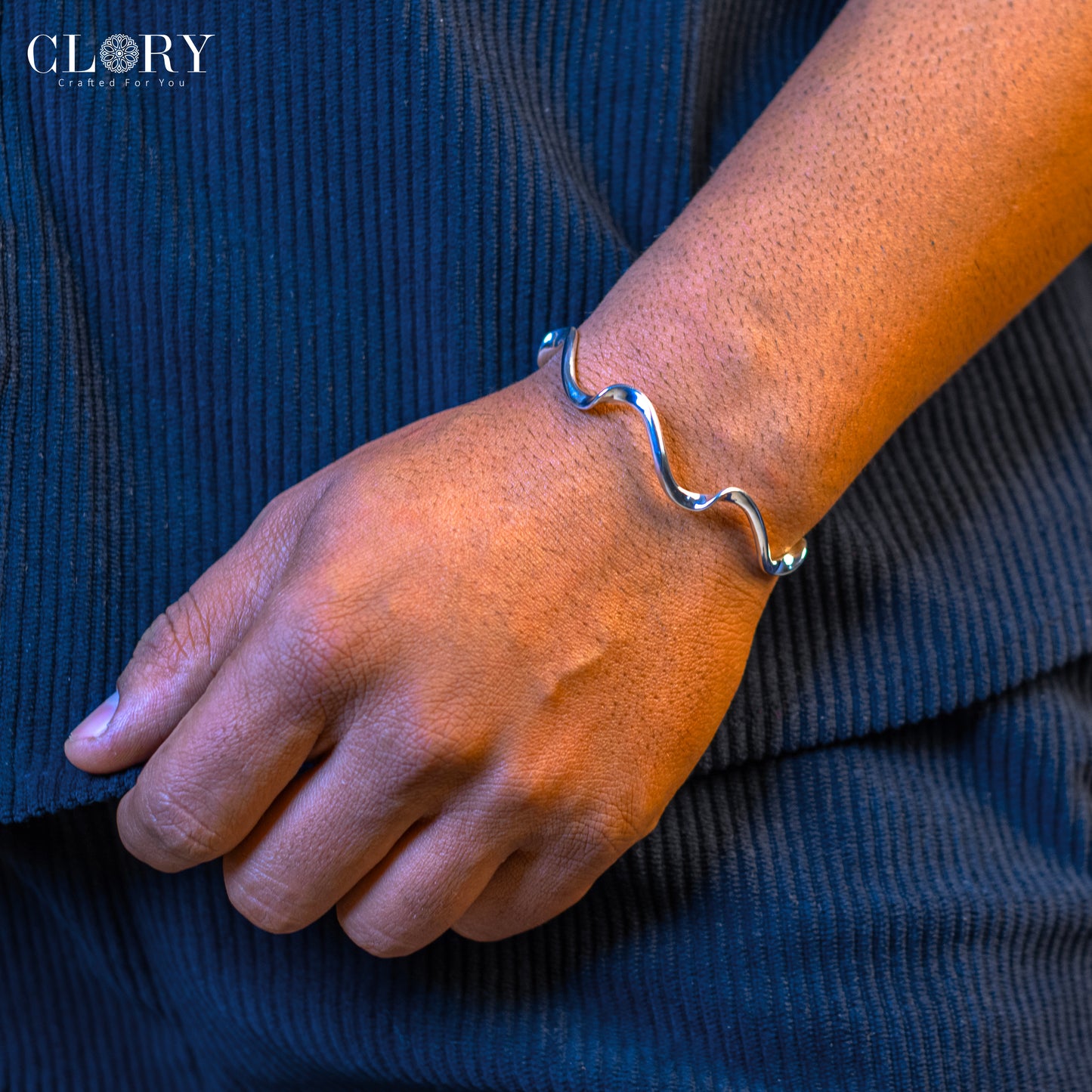 Open face adjustable cuff bracelet