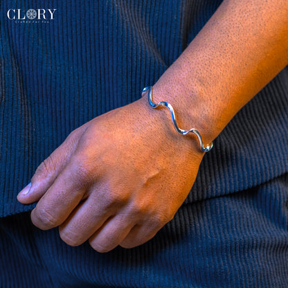 Open face adjustable cuff bracelet