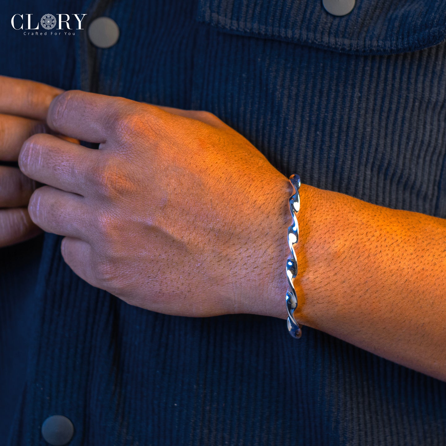 Twisting design bangle bracelet / cuff kada