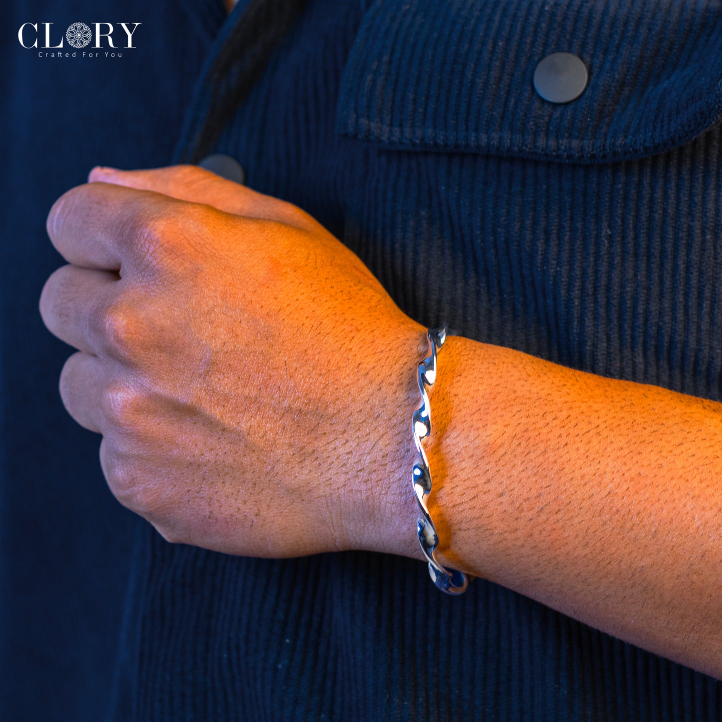 Twisting design bangle bracelet / cuff kada