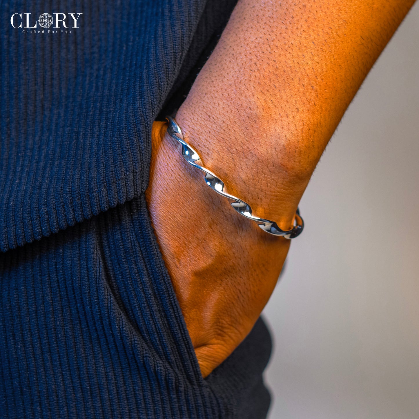 Twisting design bangle bracelet / cuff kada