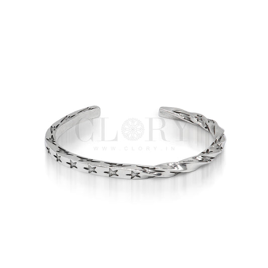 Half twisted Star cuff